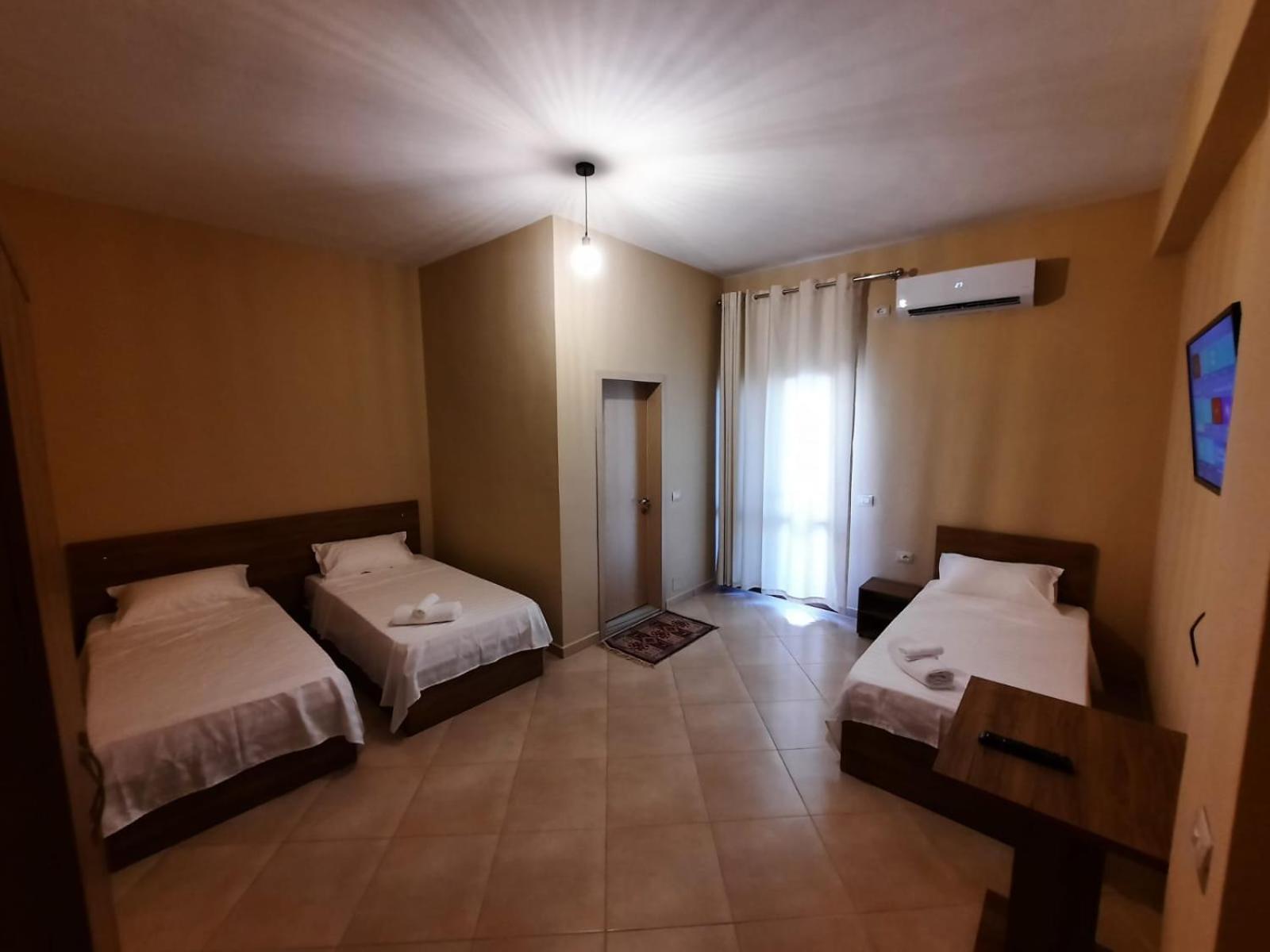 & Restorant Vjosa Hotel *